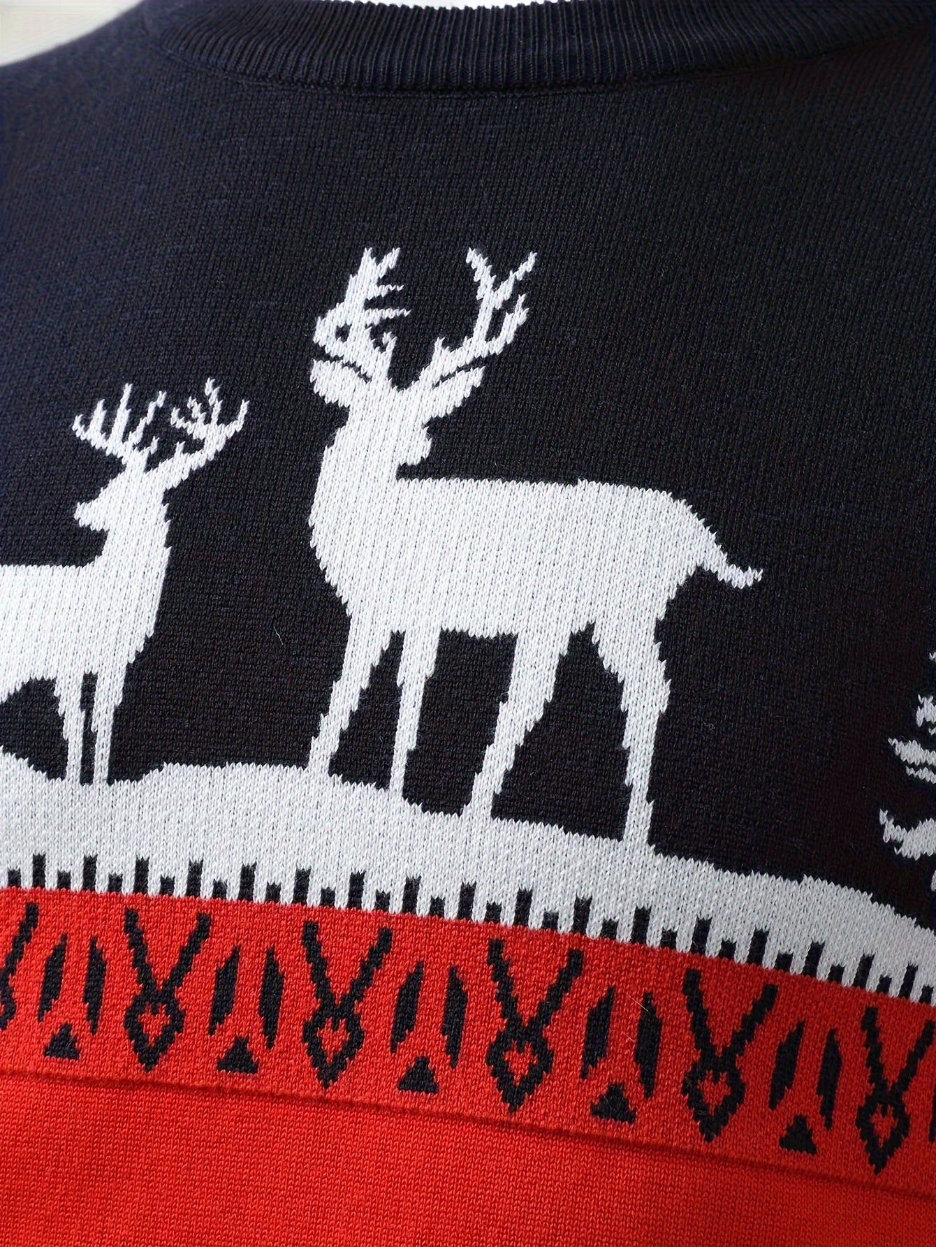 Bram | Feestelijke herentrui met kerst- en rendierprint - Image 17
