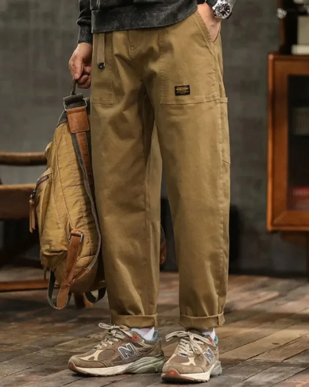 Cargo broek met veel zakken en opgerolde broekspijpen - Image 3