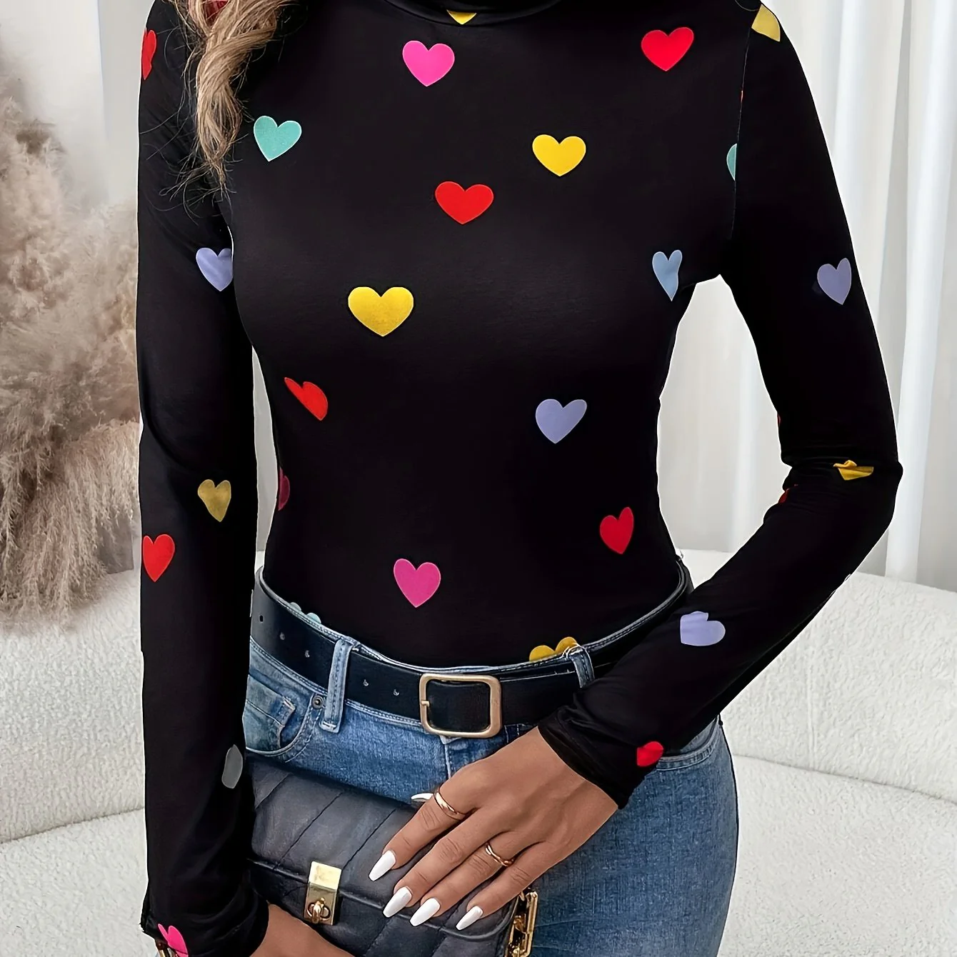 Jeanette | Chique Valentijnsdag hartjesprint T-shirt met lange mouw en hoge hals - Image 6
