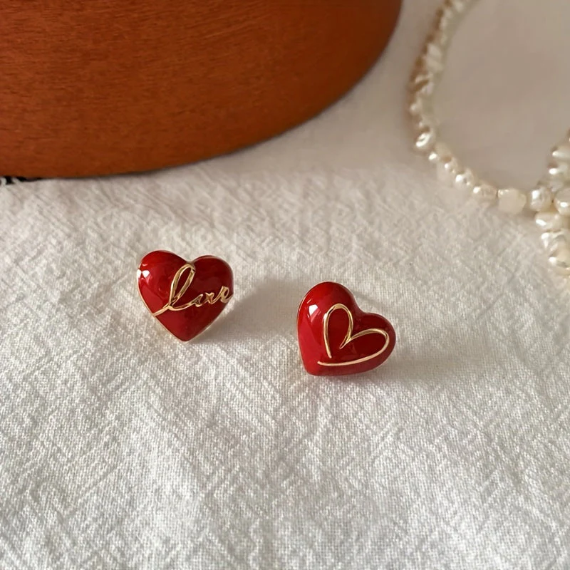 Elena | Elegante rode hart & letter asymmetrische oorbellen - Image 5