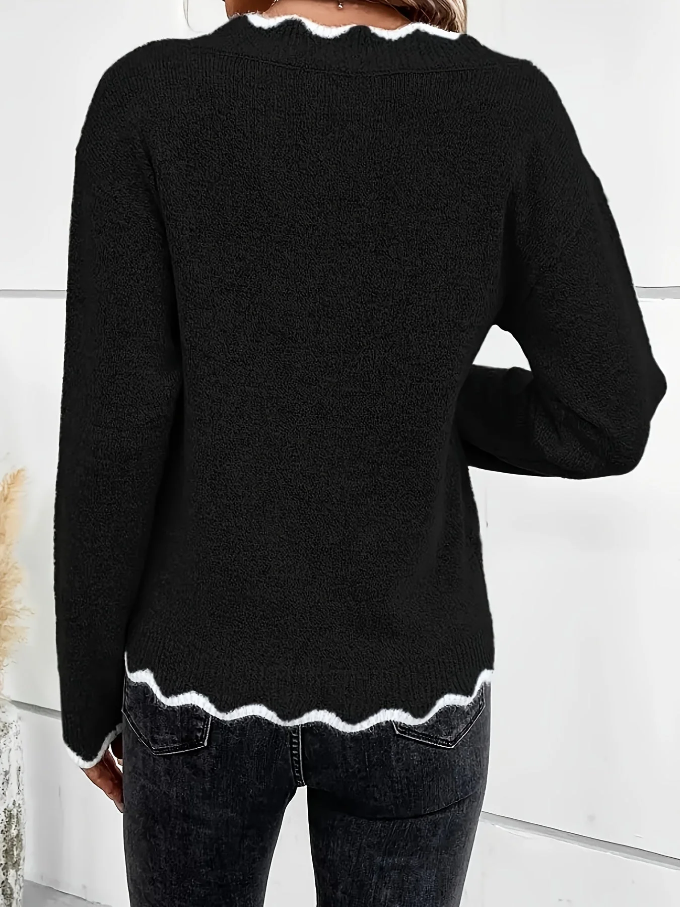 Elin | Elegante V-hals trui met scallop-afwerking en lange mouwen - Image 9