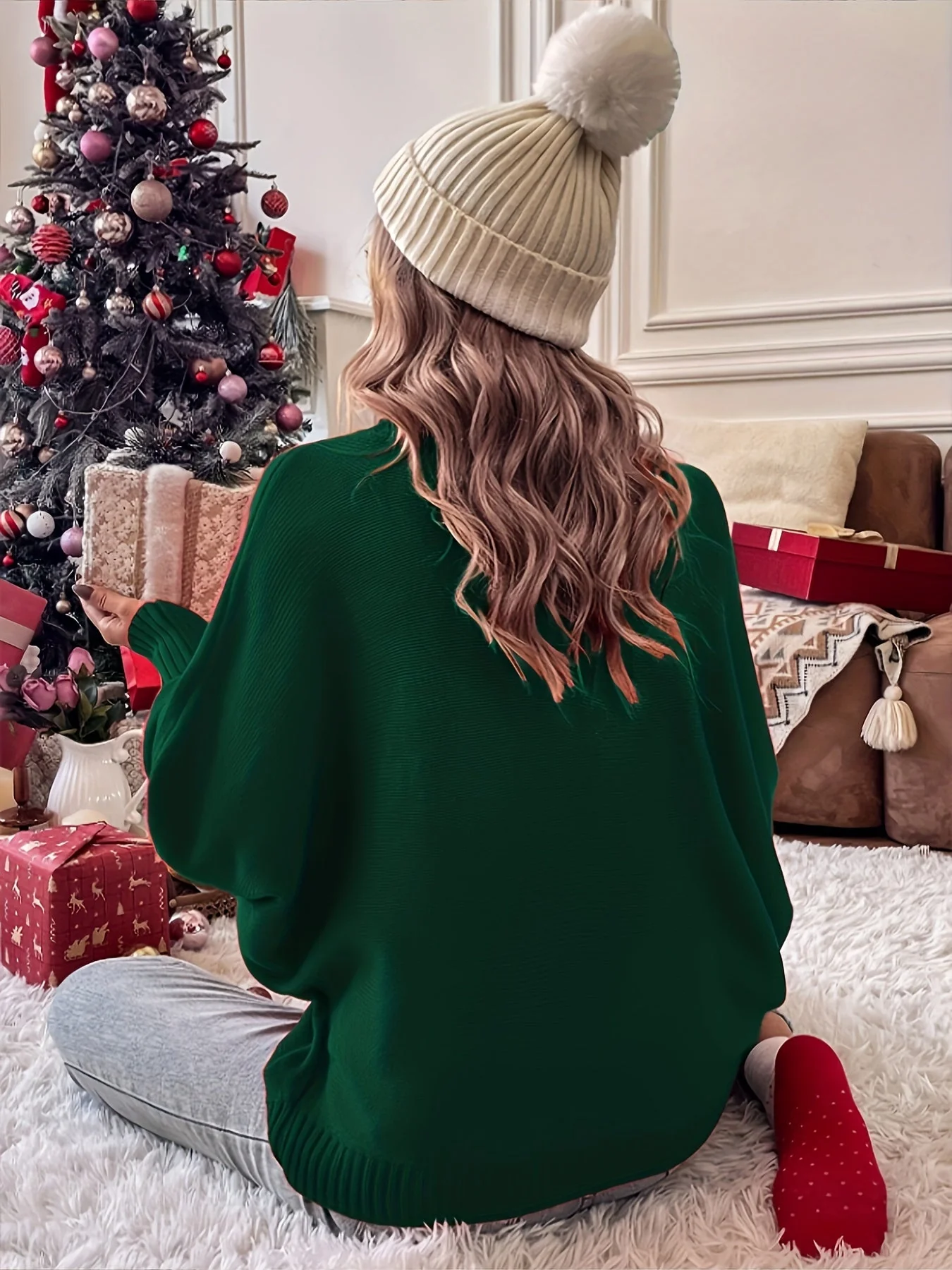 Elin | Vrolijke kersttruien met vleermuismouwen en elegante col voor dames - Image 6