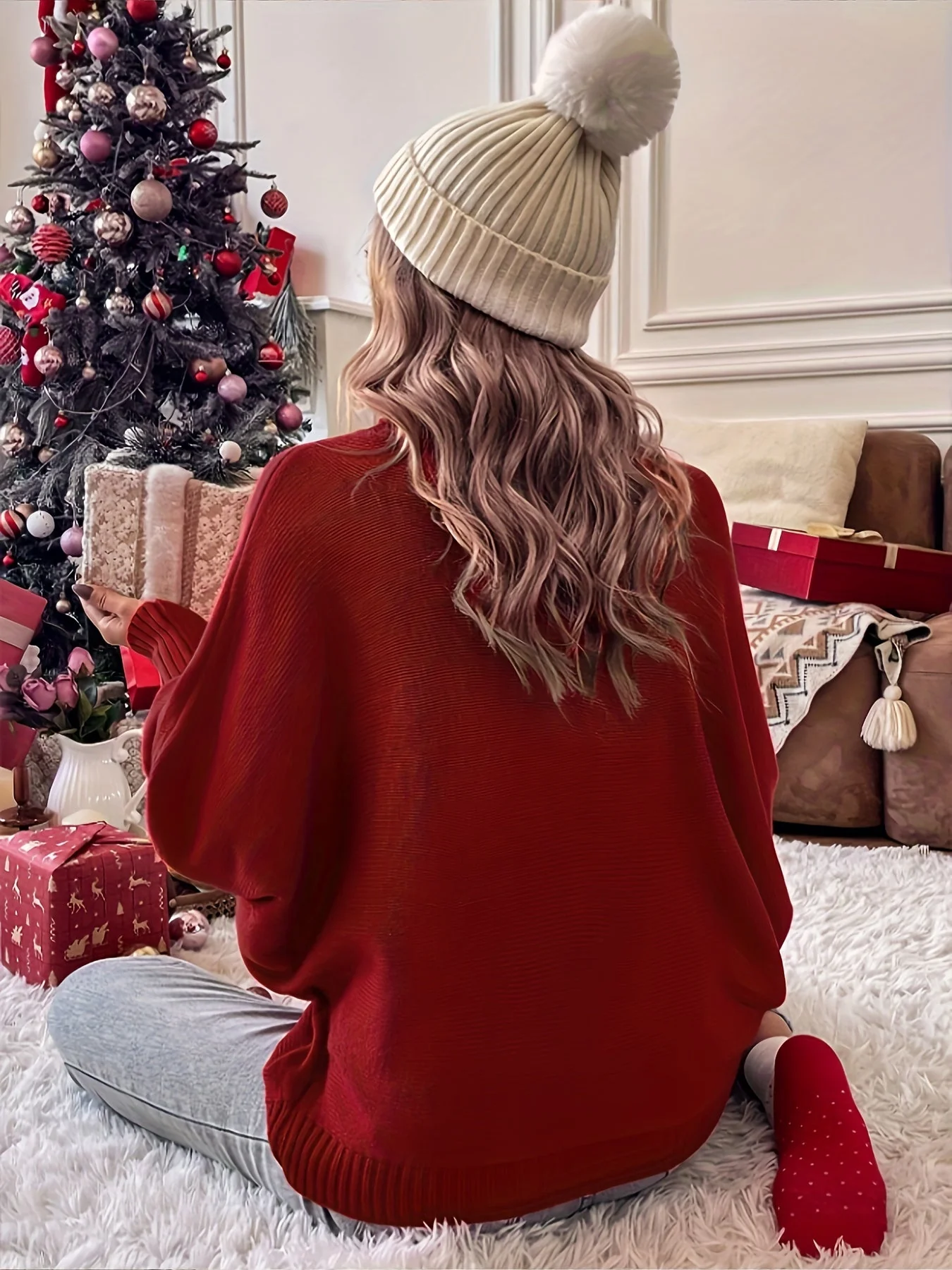 Elin | Vrolijke kersttruien met vleermuismouwen en elegante col voor dames - Image 7