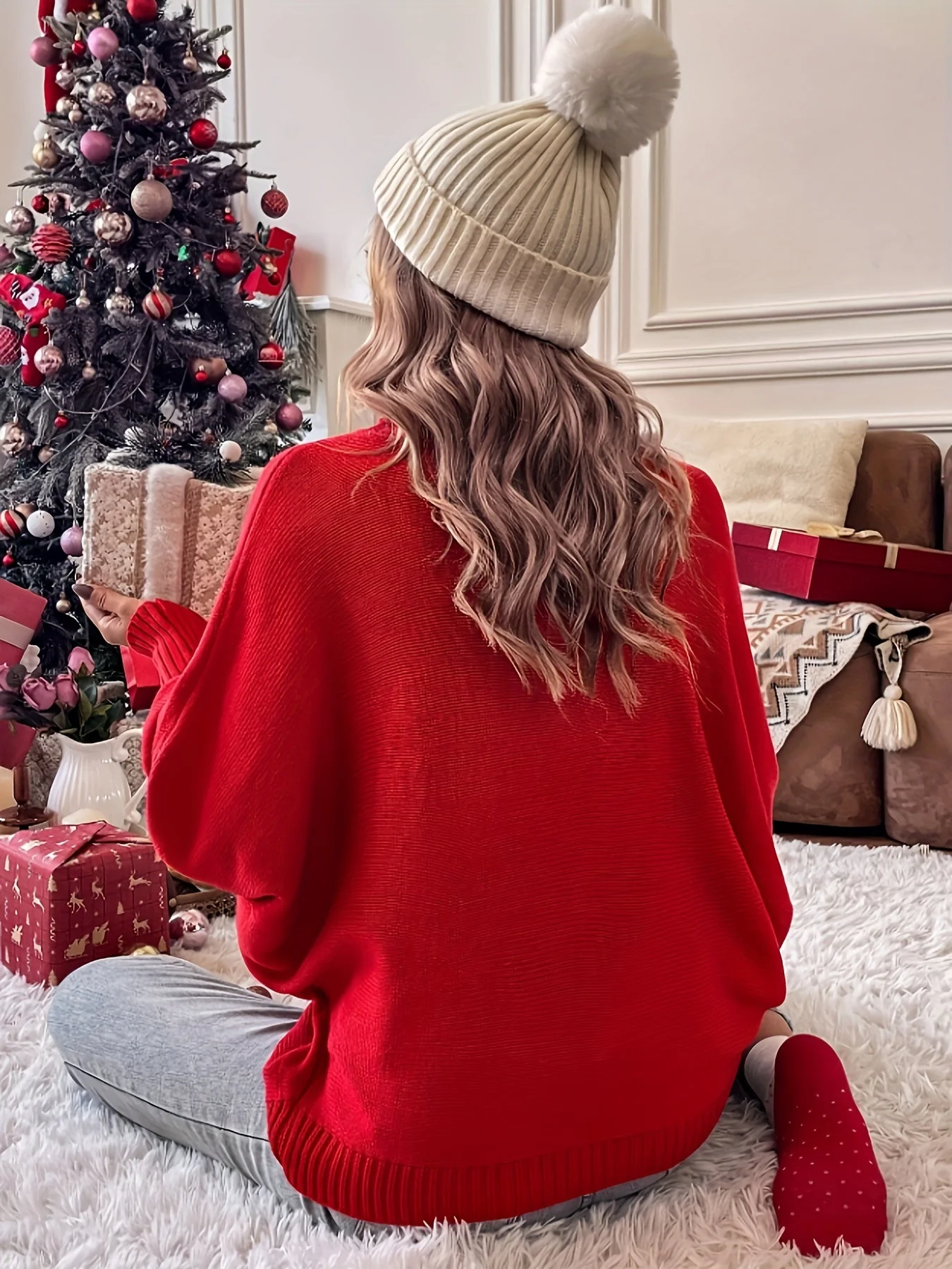 Elin | Vrolijke kersttruien met vleermuismouwen en elegante col voor dames - Image 8