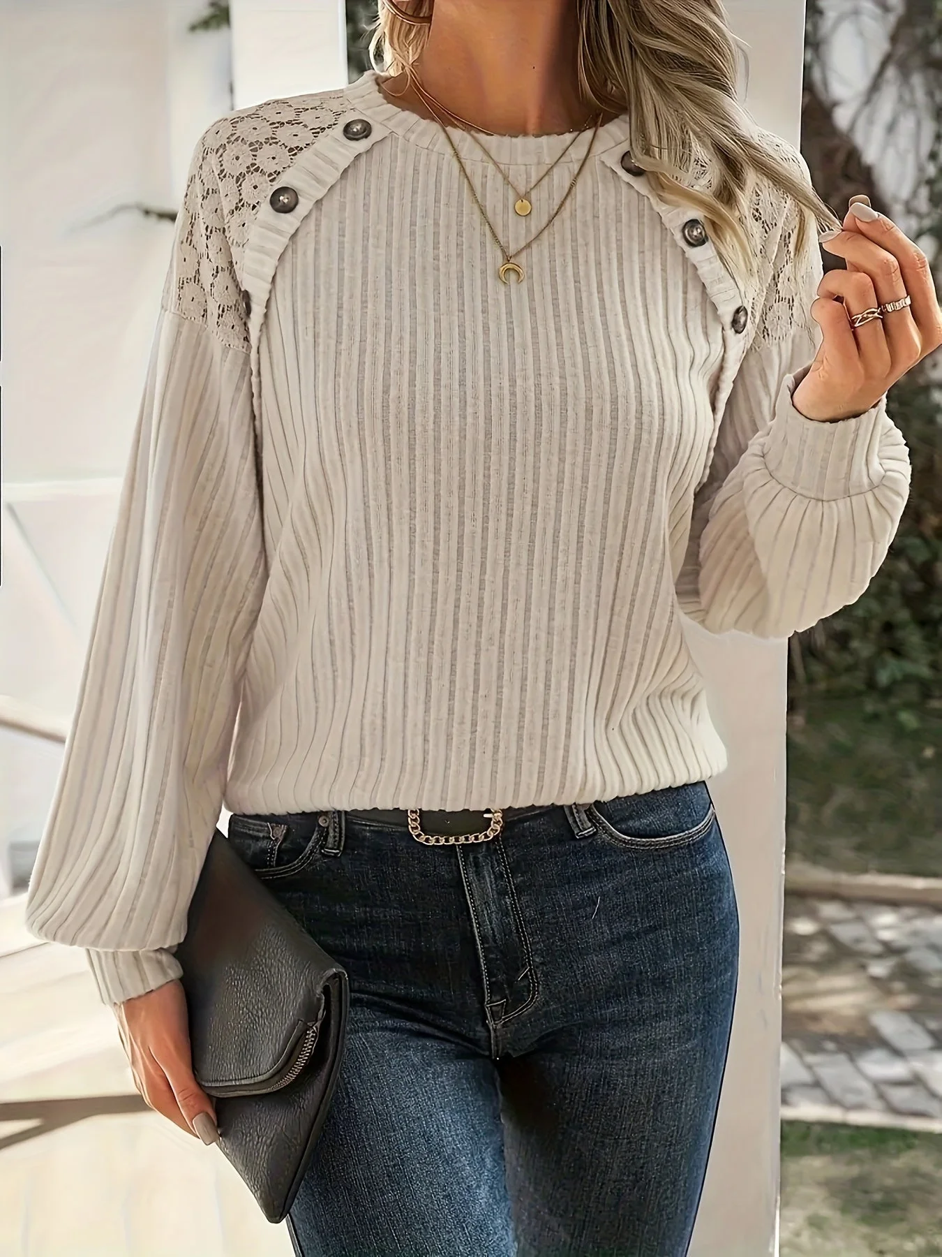 Emma | Elegante polyester dames sweatshirt met kanten schouderdetail en knoopaccenten - Image 10