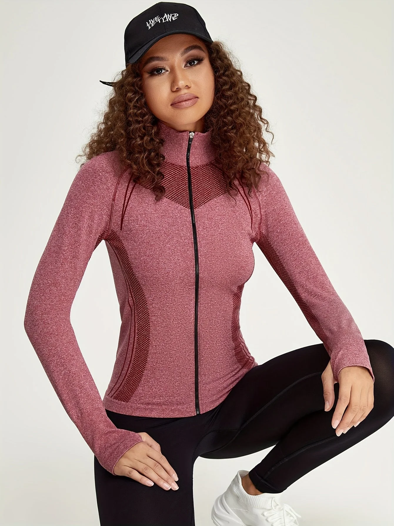 Esmée | Sportief track jacket met lange mouw en volledige rits in zwart - Image 4