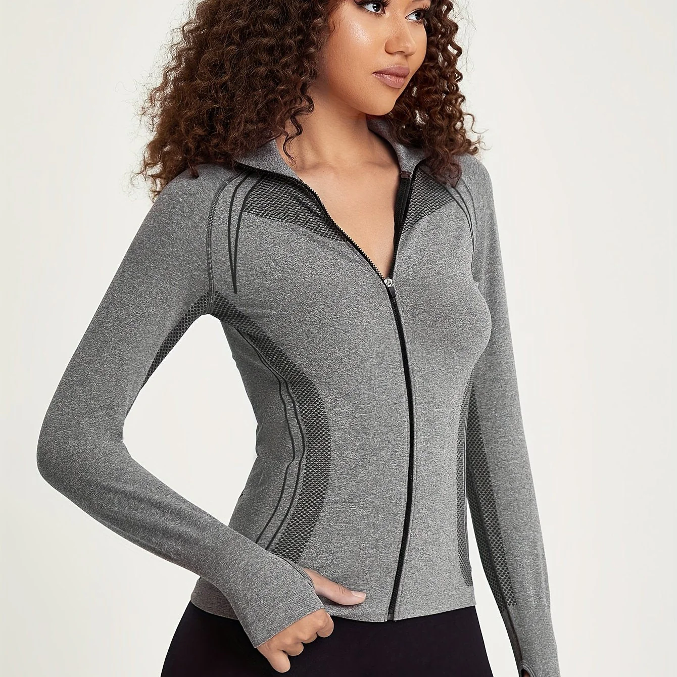 Esmée | Sportief track jacket met lange mouw en volledige rits in zwart - Image 7