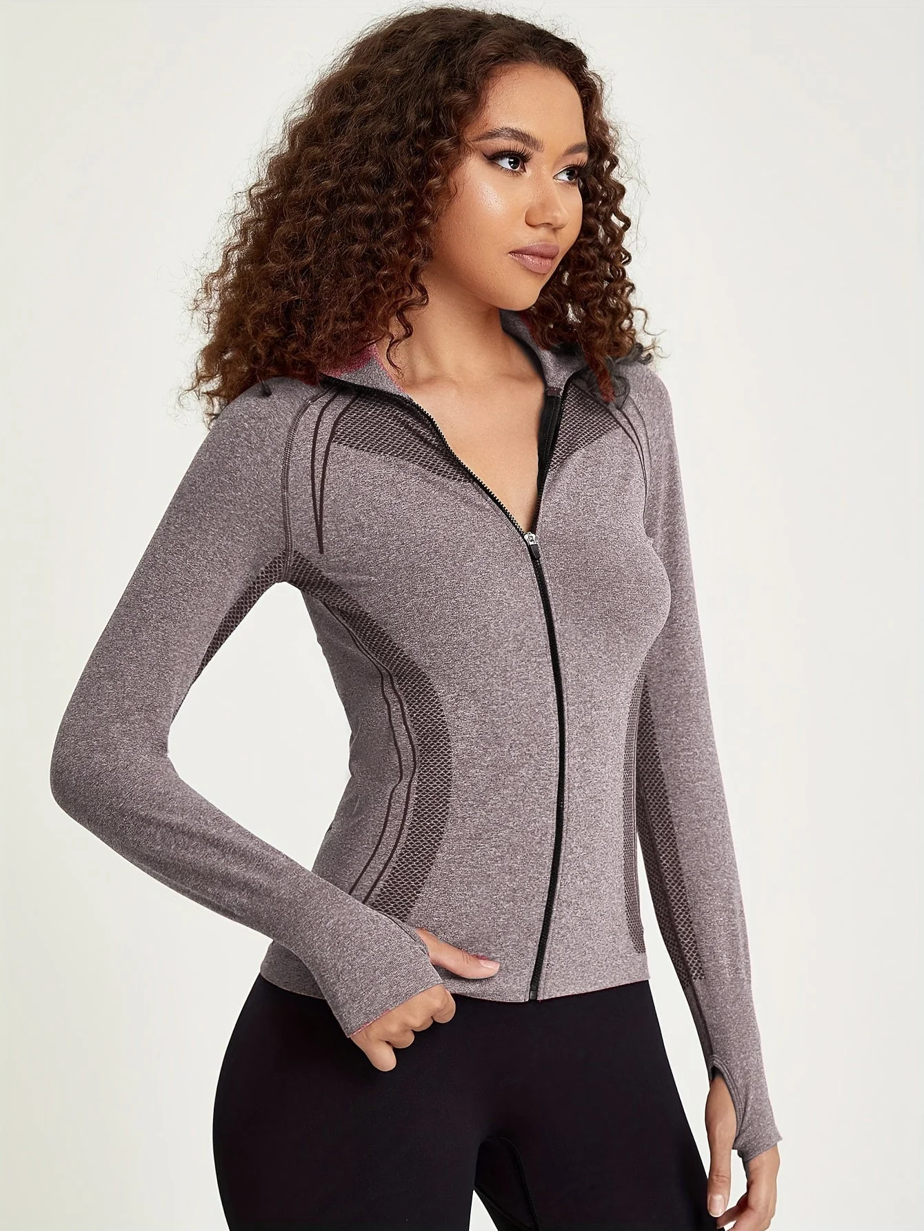 Esmée | Sportief track jacket met lange mouw en volledige rits in zwart - Image 8