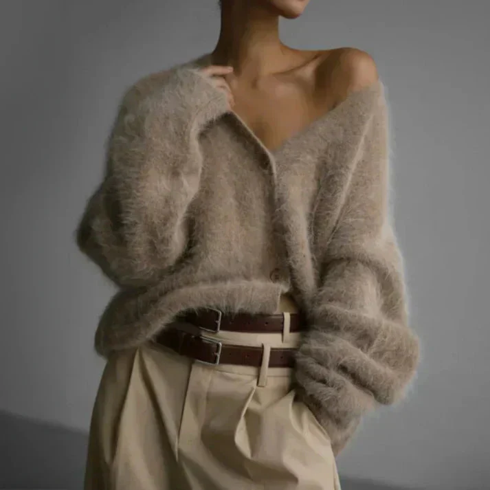 Fluffy cardigan met v-hals en knopen - Image 4