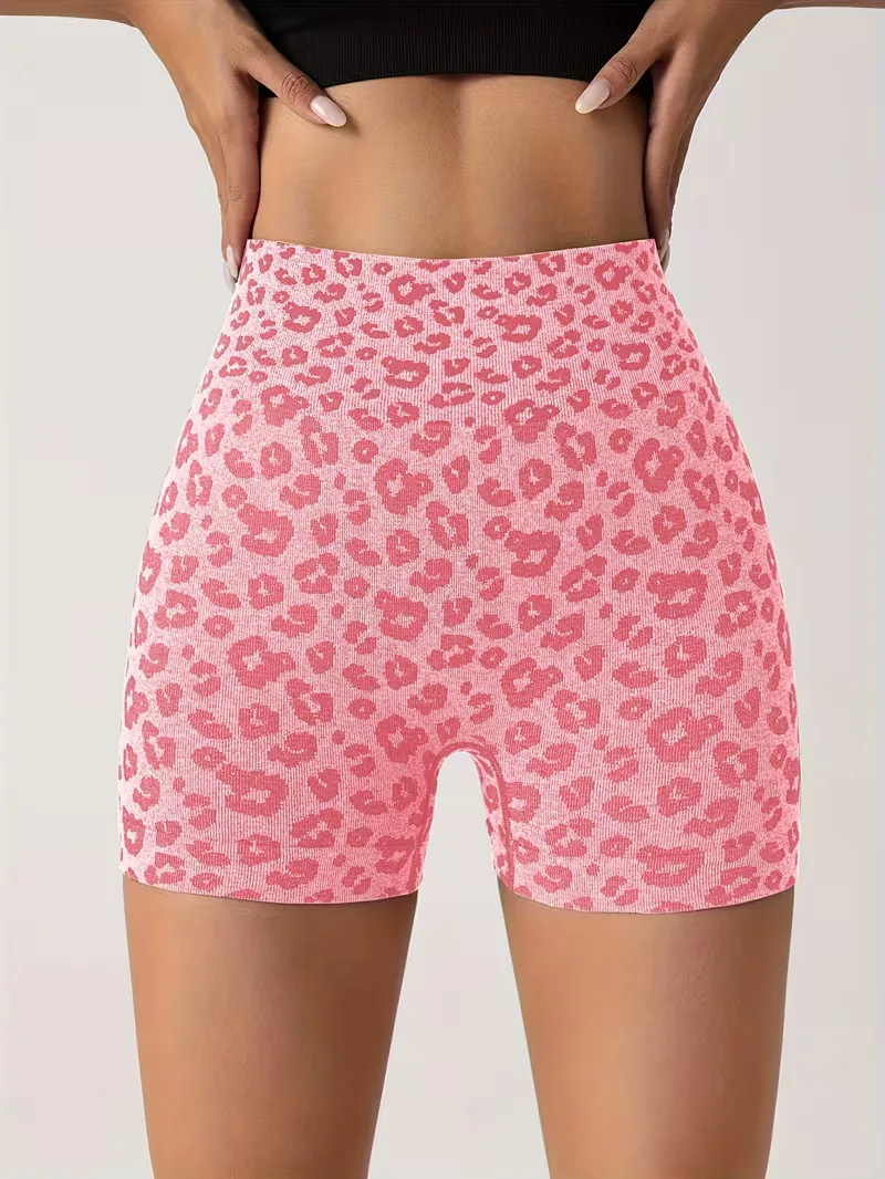 High-waisted shorts met leopard print - Image 3