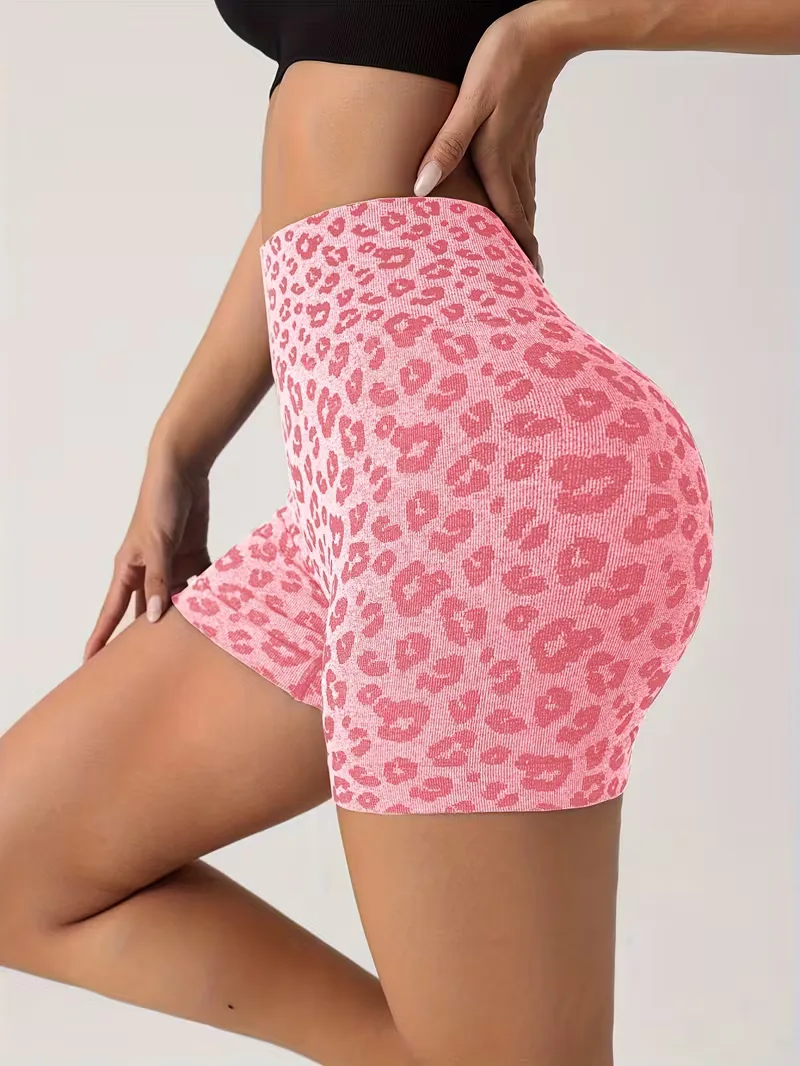 High-waisted shorts met leopard print - Image 4