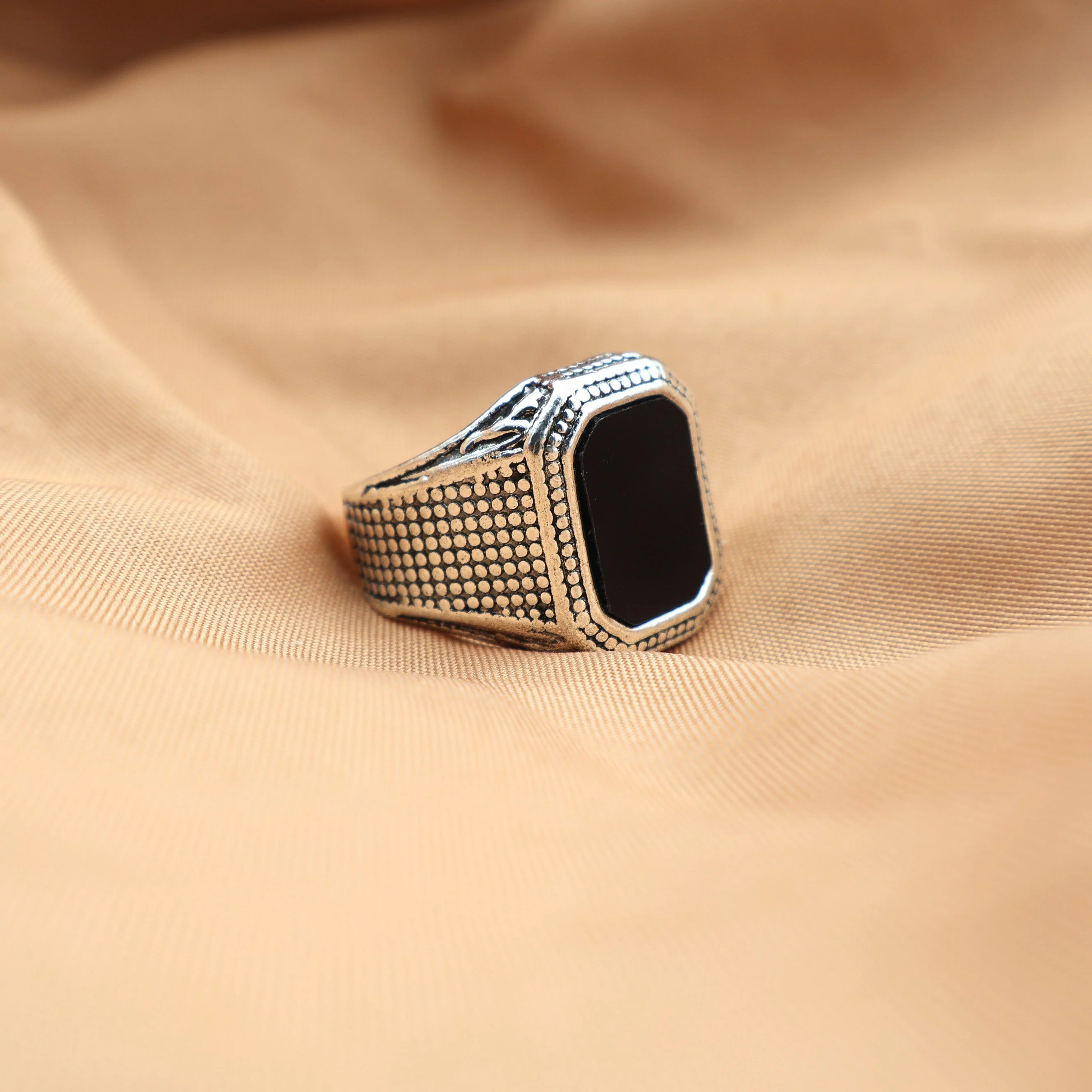 Jeroen | Zwarte ring met strass - Image 3