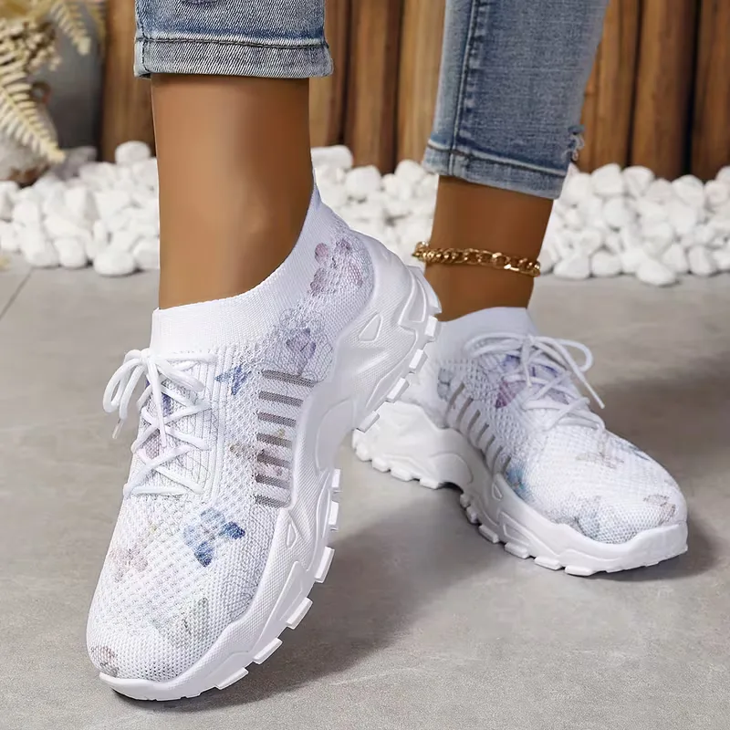 Lage sneaker met butterfly print - Image 2