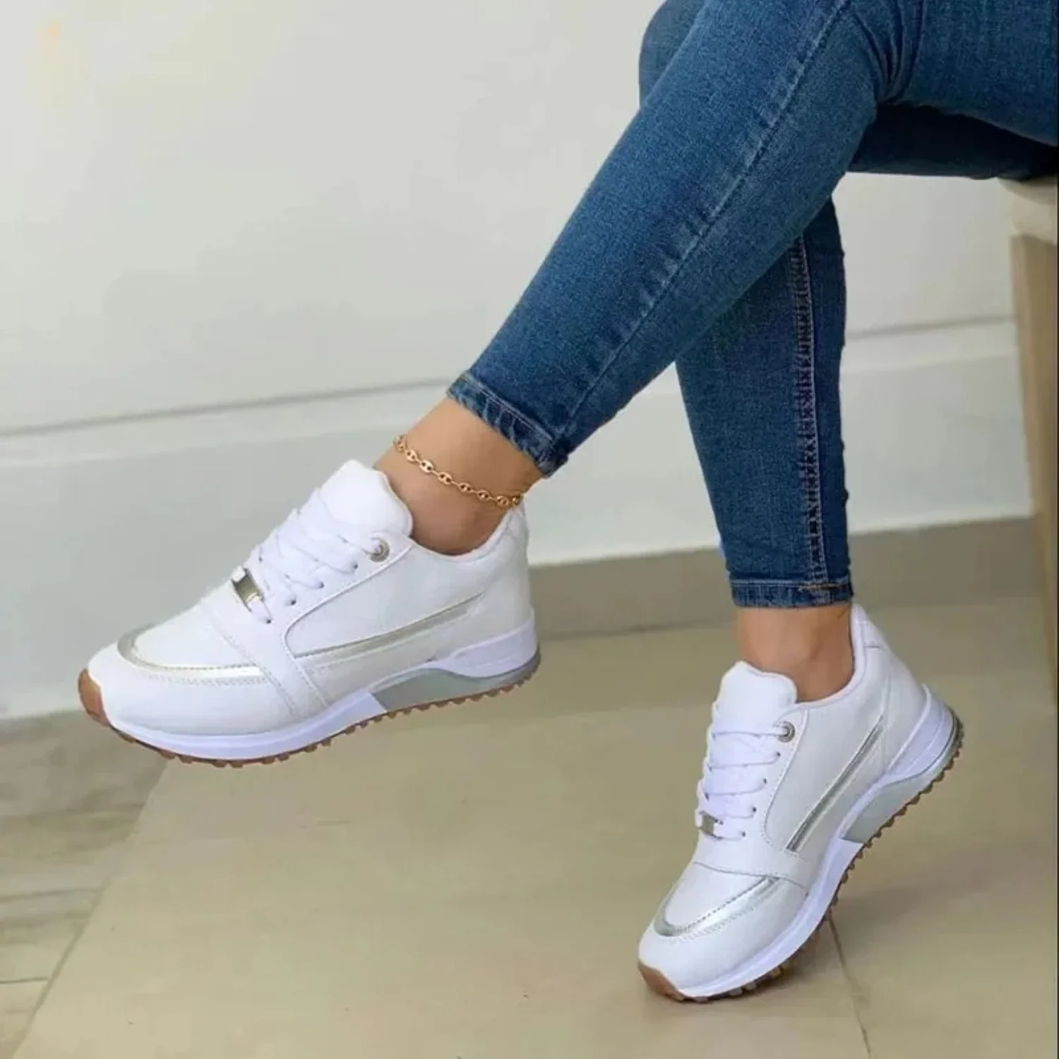 Liv | Sportieve leren damesschoenen met zachte witte zool - Image 2