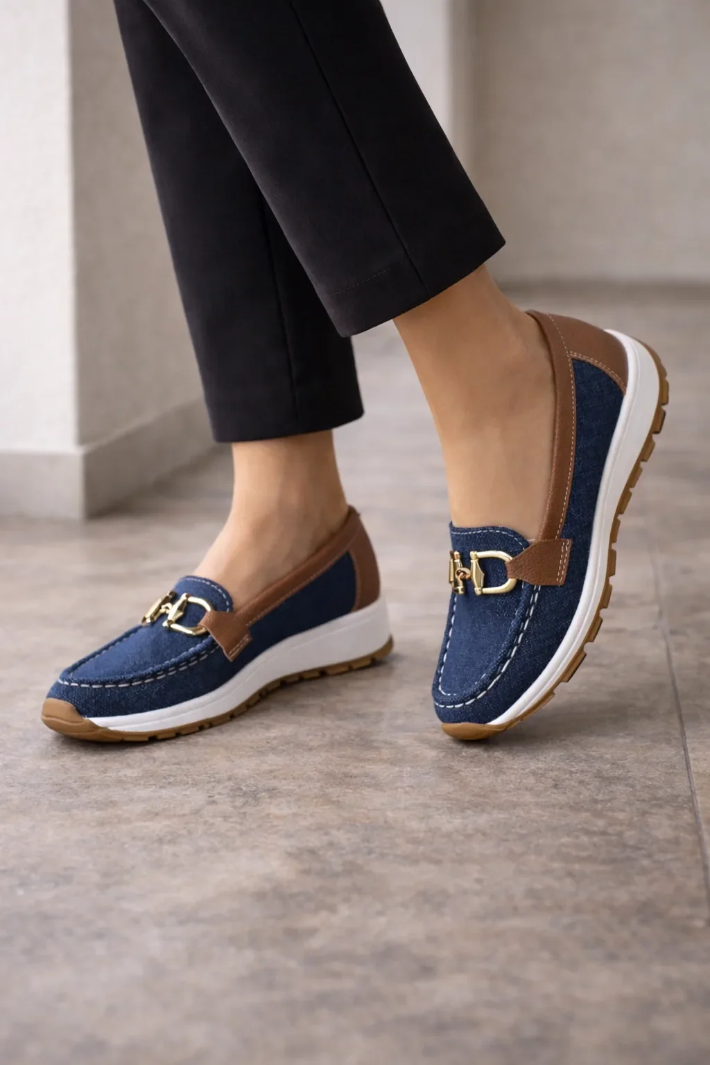 Dames Loafers met Gouden detail - Image 3