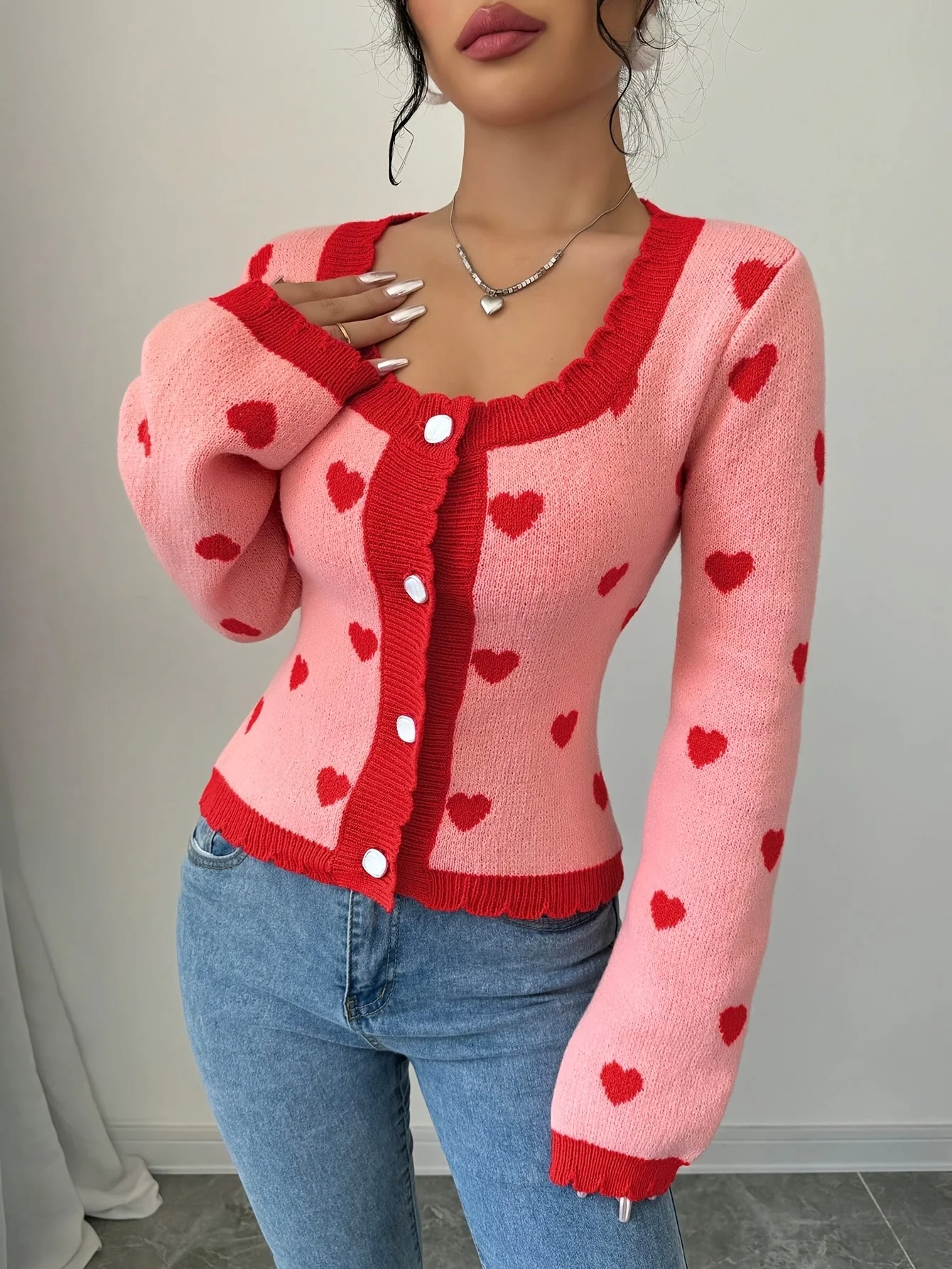 Lotte | Stijlvol damesvest met hartjespatroon in chique rood & roze - Image 3
