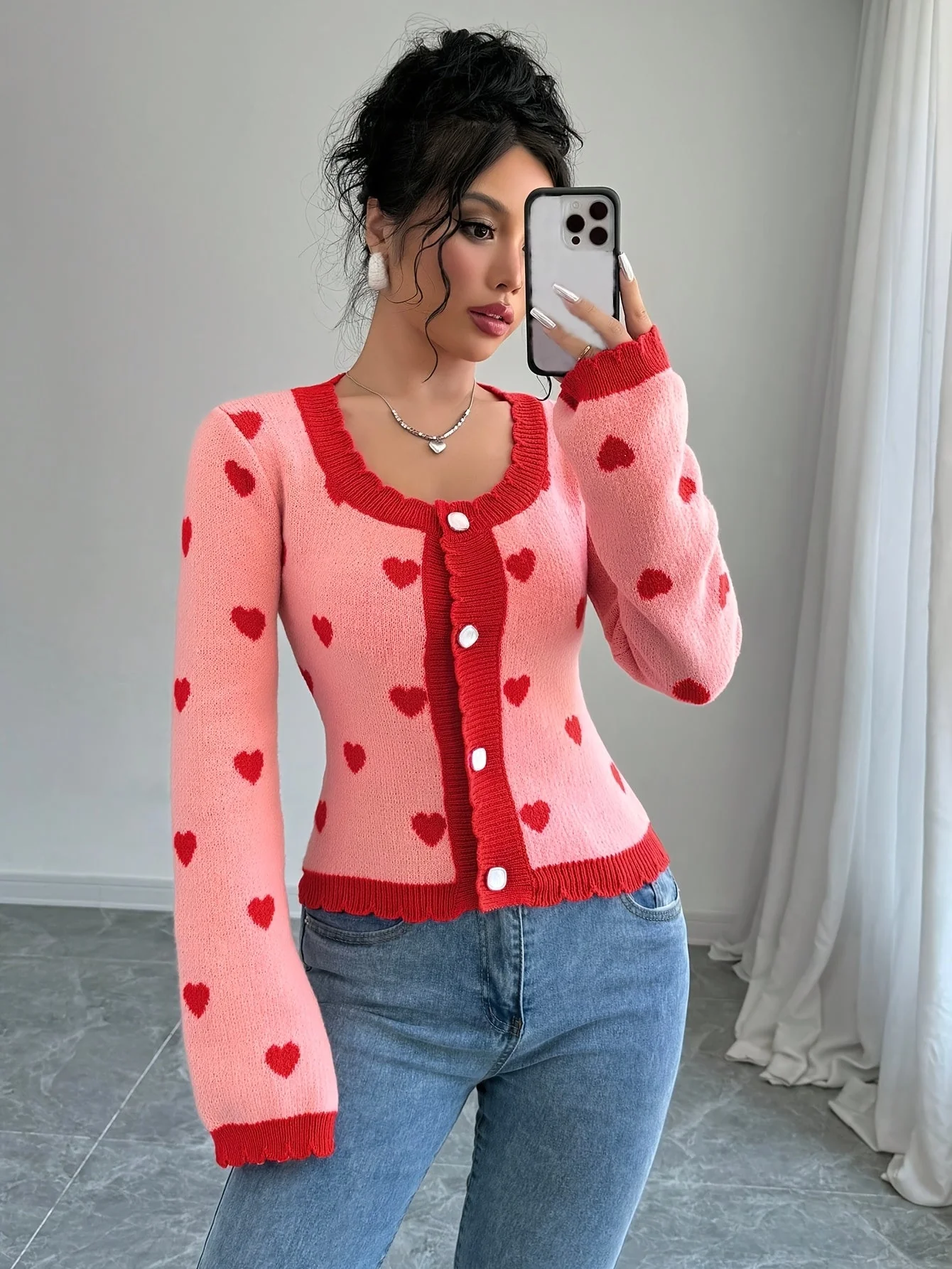 Lotte | Stijlvol damesvest met hartjespatroon in chique rood & roze - Image 4