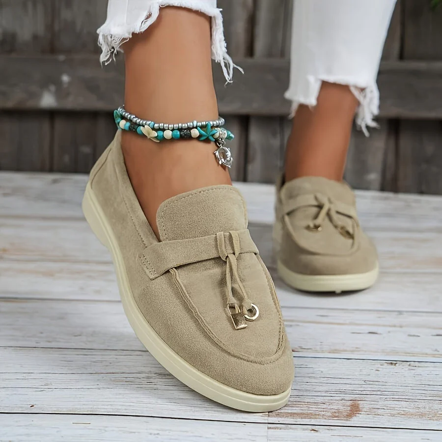 Mila | Vrouwelijke tassel loafer met ijzeren ring en decoratie - Image 2
