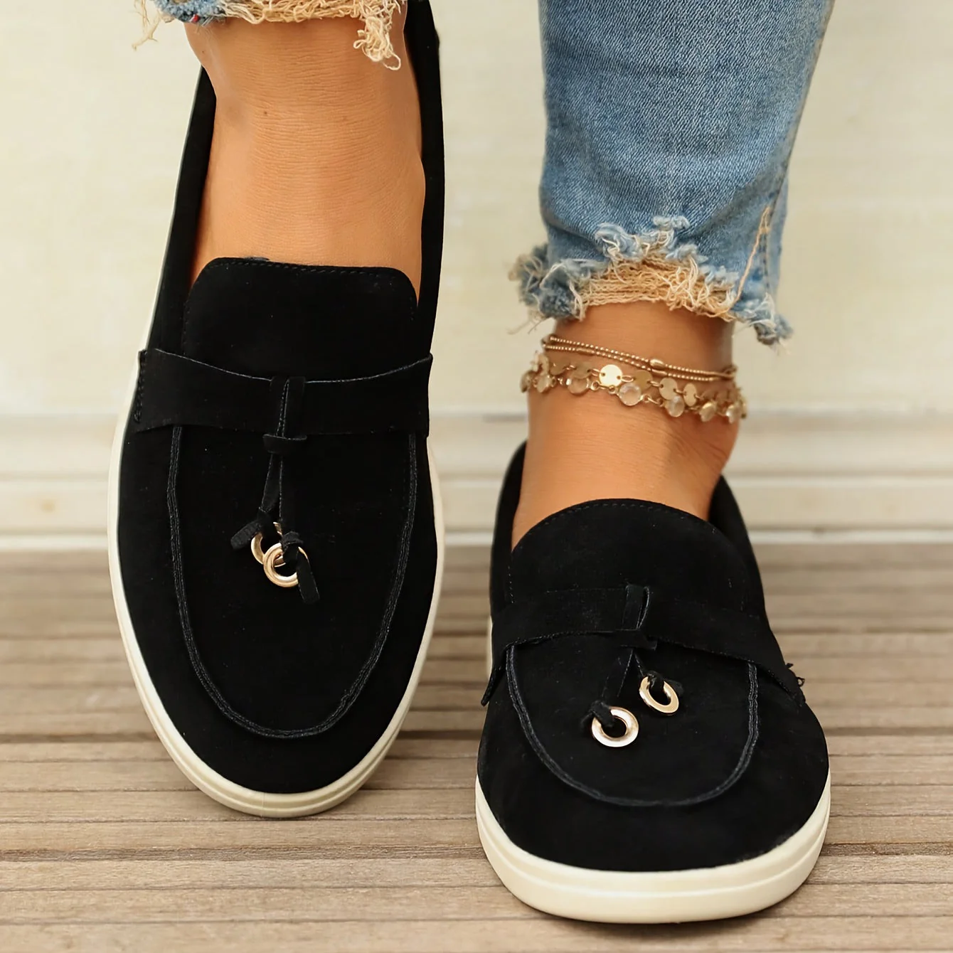 Mila | Vrouwelijke tassel loafer met ijzeren ring en decoratie - Image 4