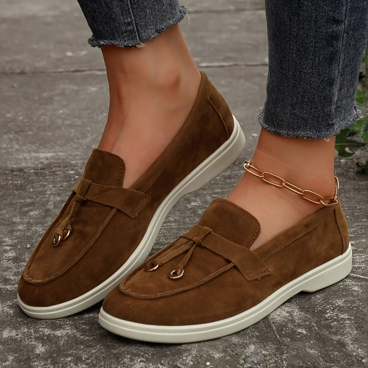 Mila | Vrouwelijke tassel loafer met ijzeren ring en decoratie - Image 7