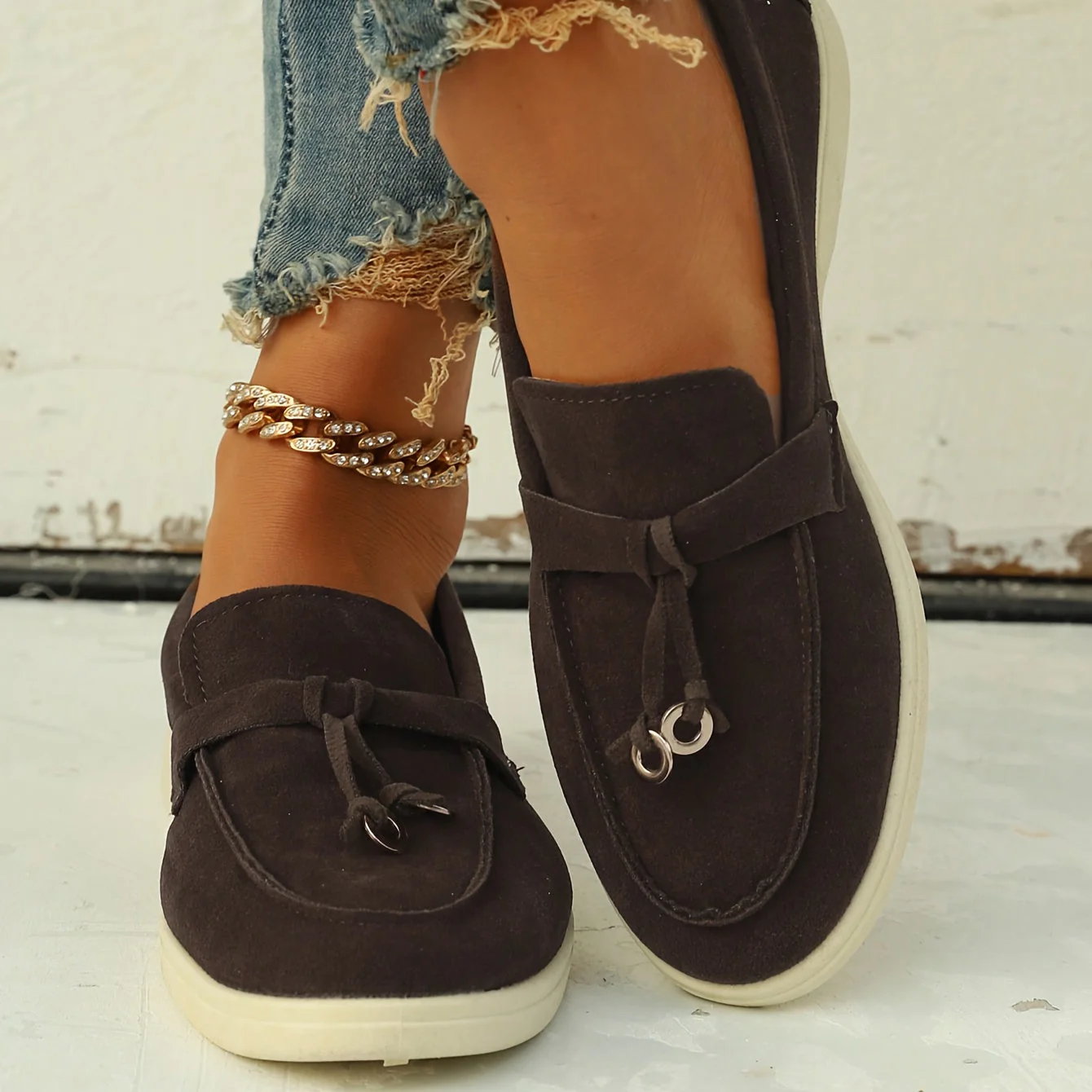 Mila | Vrouwelijke tassel loafer met ijzeren ring en decoratie - Image 9