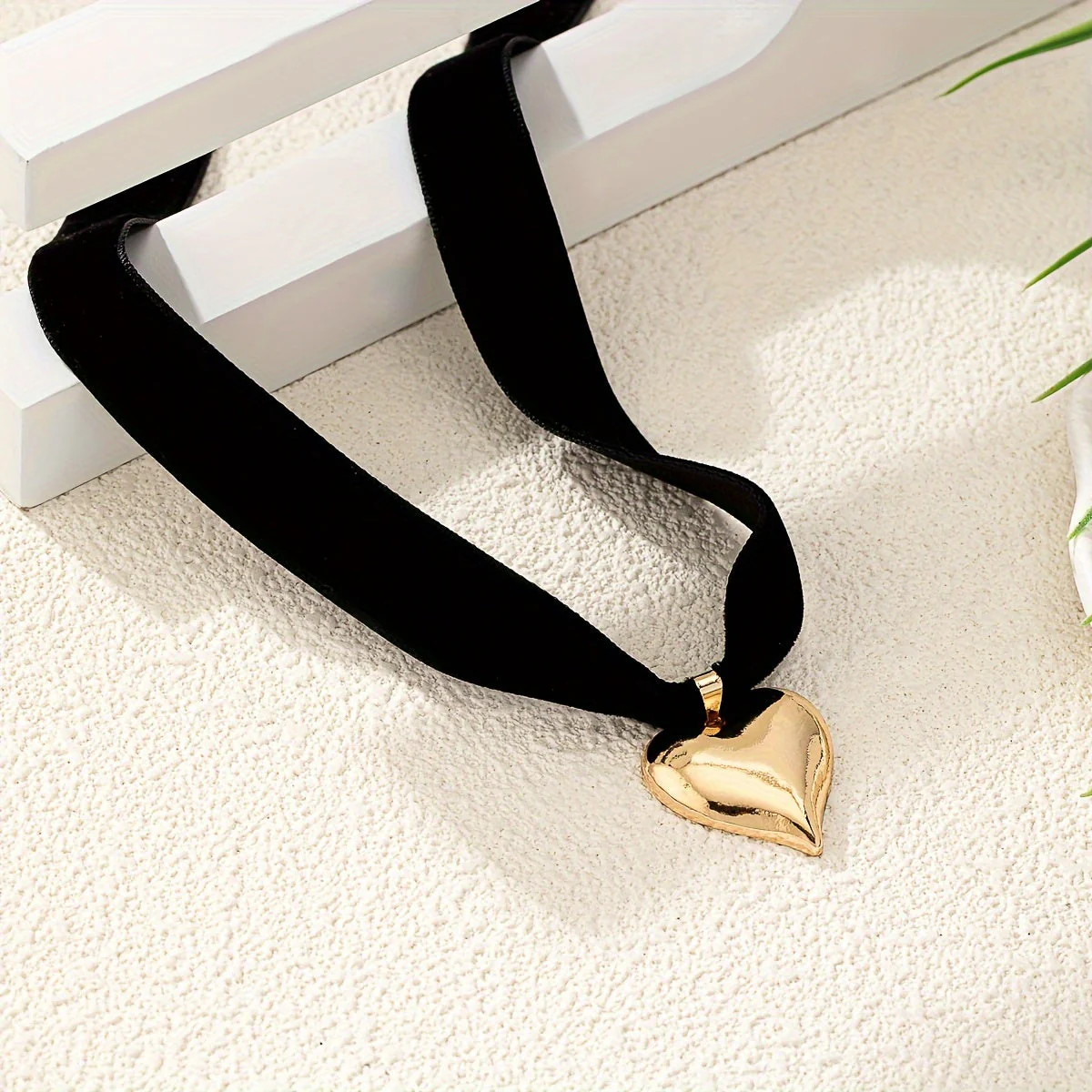 Nina | Elegante sexy liefdeshart ketting met zwarte flanellen band choker - Image 3