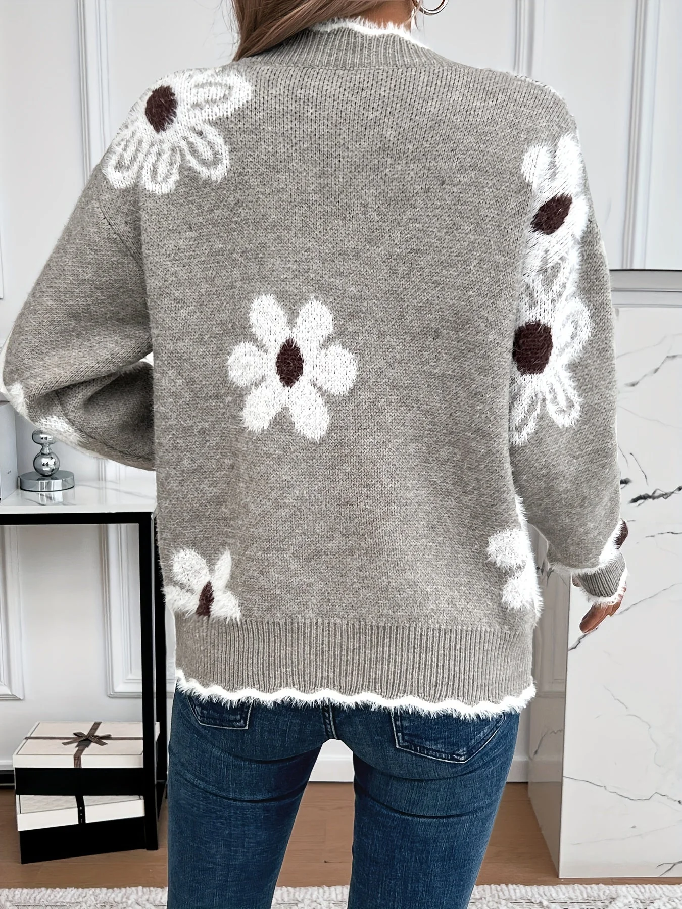 Nina | Gebreide pullover met bloemenpatroon en V-hals - Image 12