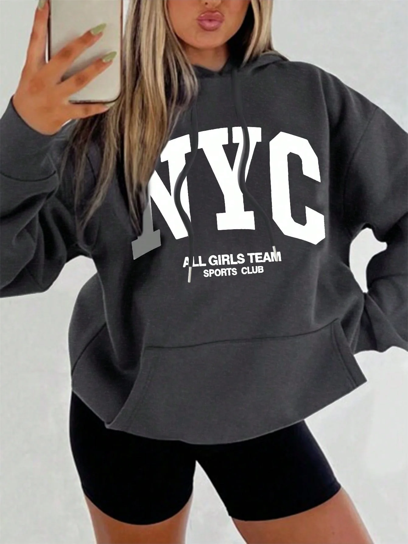Oversized hoodie met drop shoulder ontwerp