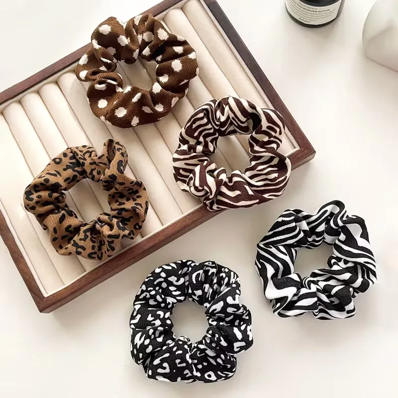 Set van 5 scrunchies met dierenprints - Image 3