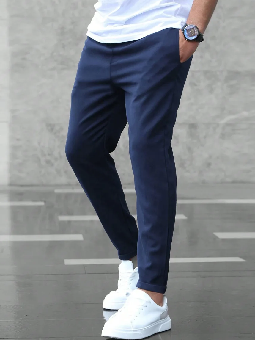 Slim fit broek met elastische taille en zijzakken - Image 4