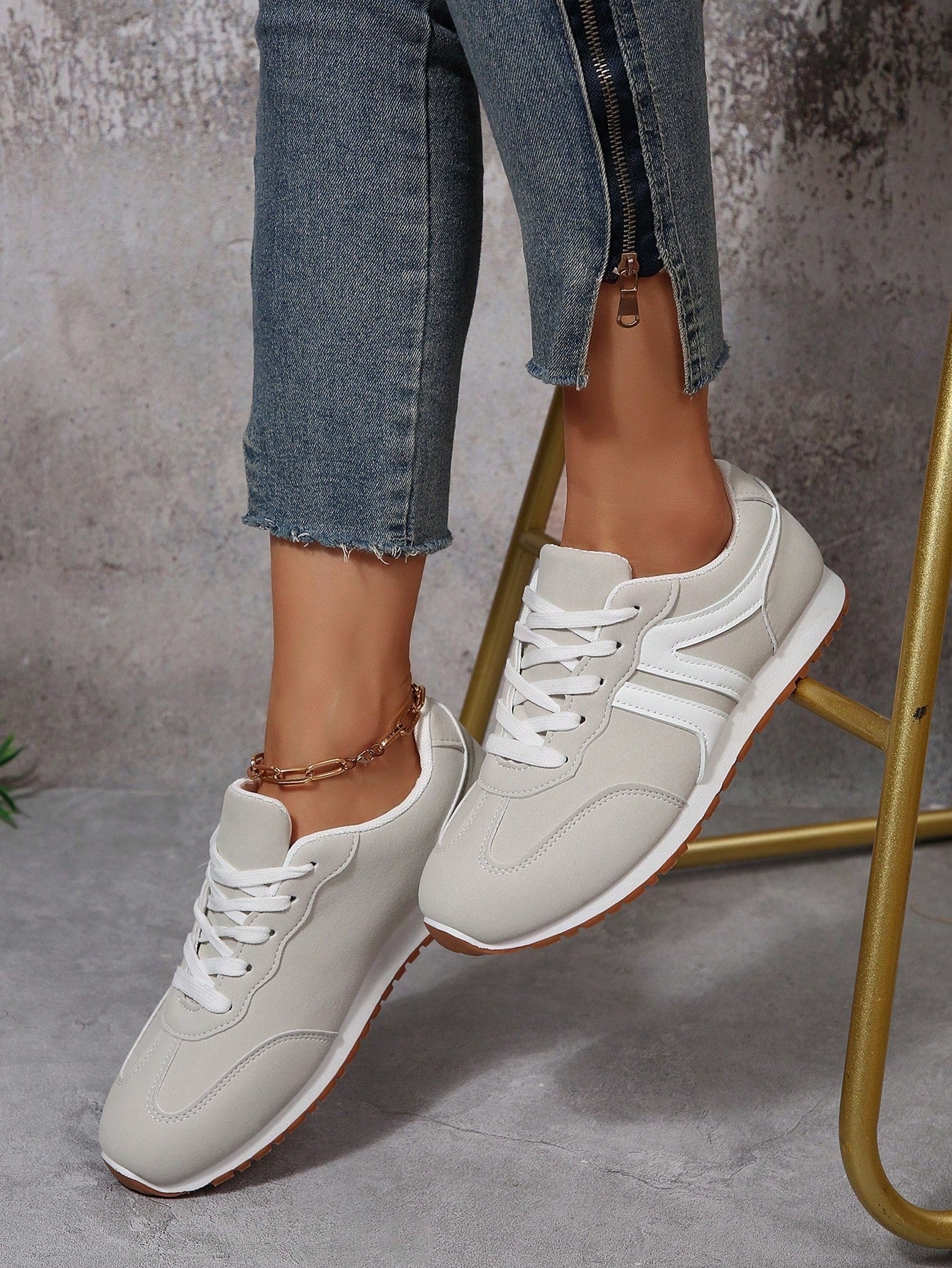 Sneakers met kleurblokontwerp en vetersluiting - Image 2