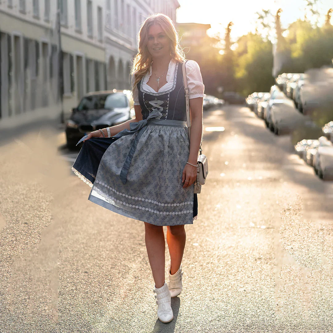 Oktoberfest | Elegante dames tracht met schort en blouse - Image 3