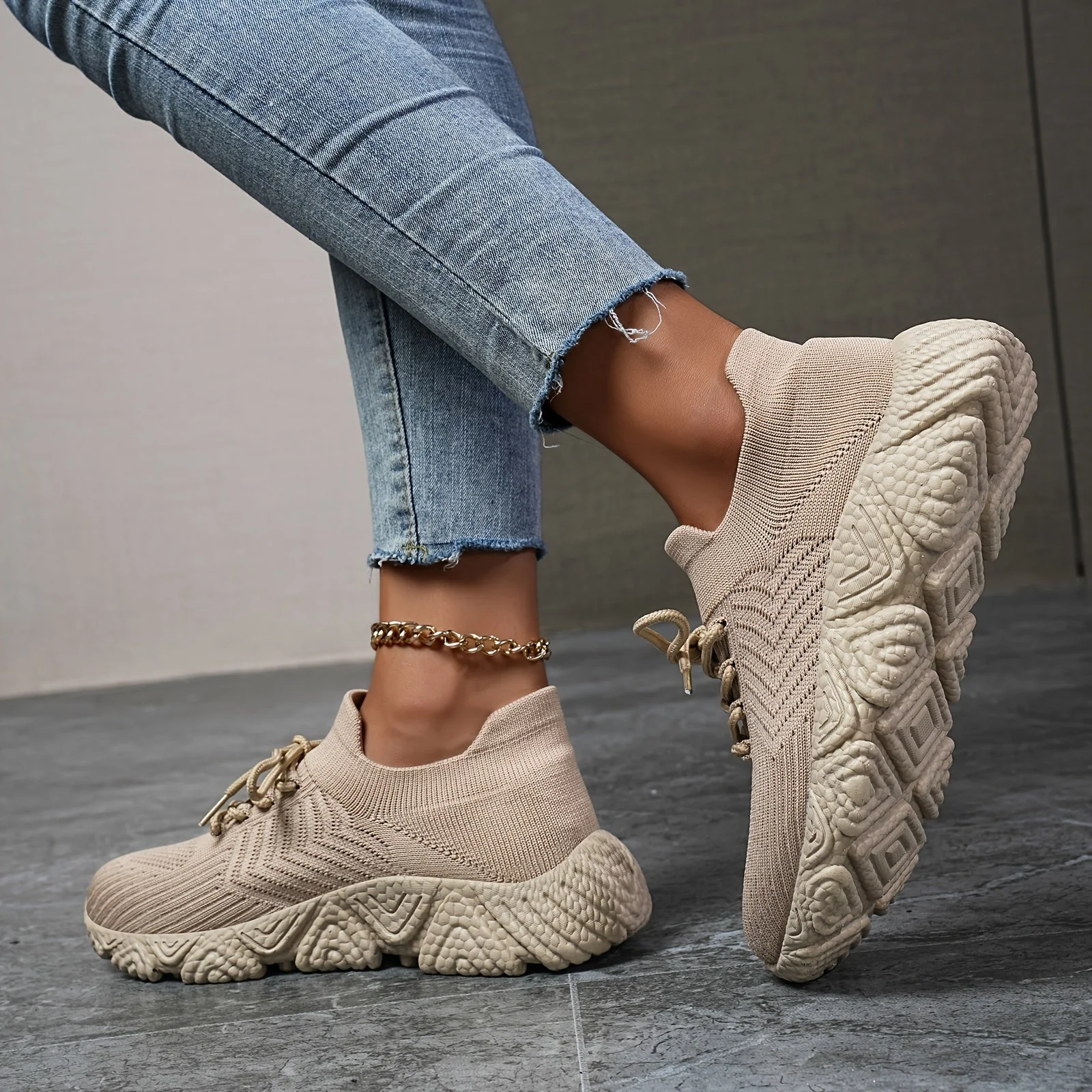 Sophie | Ademende lage sneakers in effen kleur - Image 3