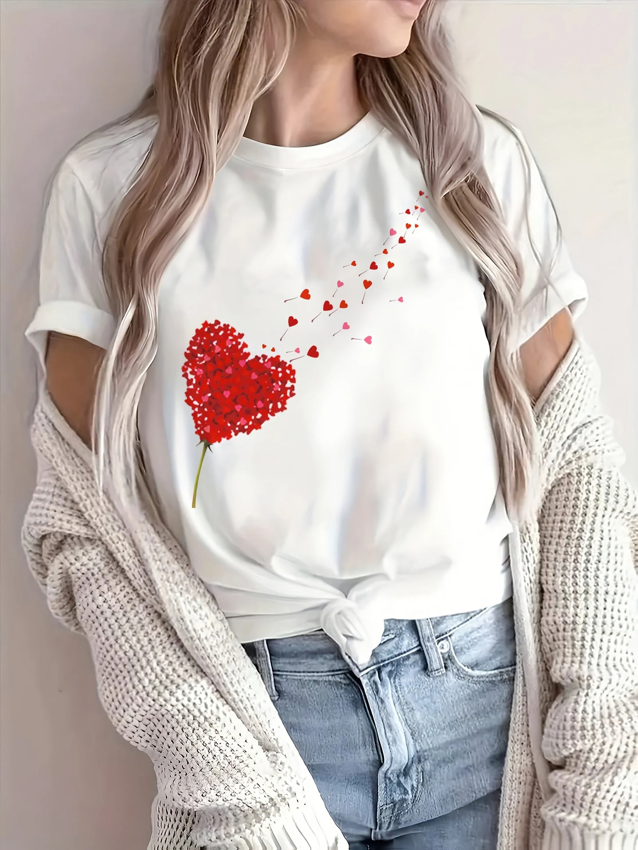 Valentina | Schattig en romantisch T-shirt met roze harten en bloemen - Image 2